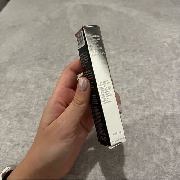 It Cosmetics Bye Bye Under Eye Concealer - 40.5 Deep Cool Undertones - Picture 6 of 7